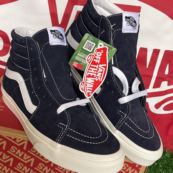 Vans Sk8-Hi
(Pig Suede)Parisian Night/Snow White
VNOA32QG9G5
WMNS sneakers - Picture 8 of 16
